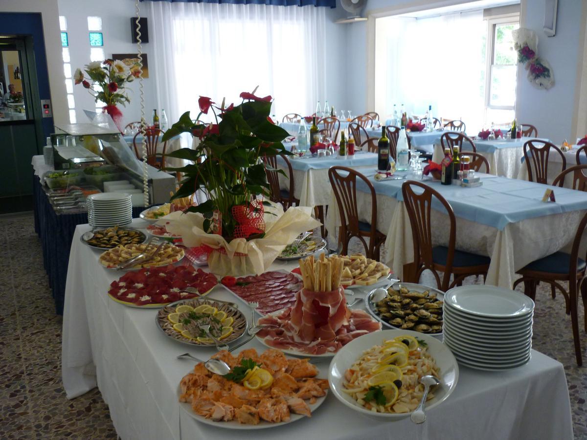 Hotel Latini Rimini Extérieur photo