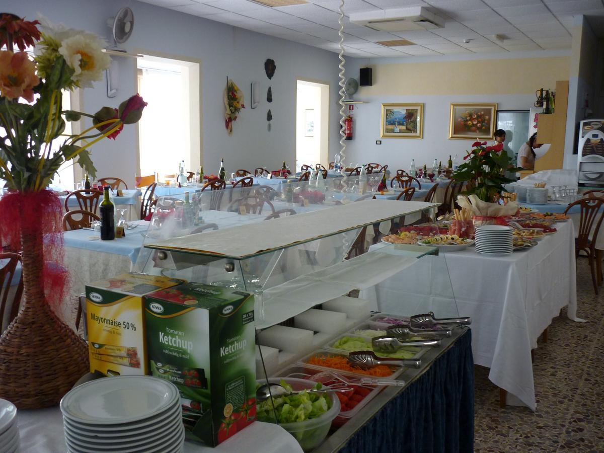 Hotel Latini Rimini Extérieur photo