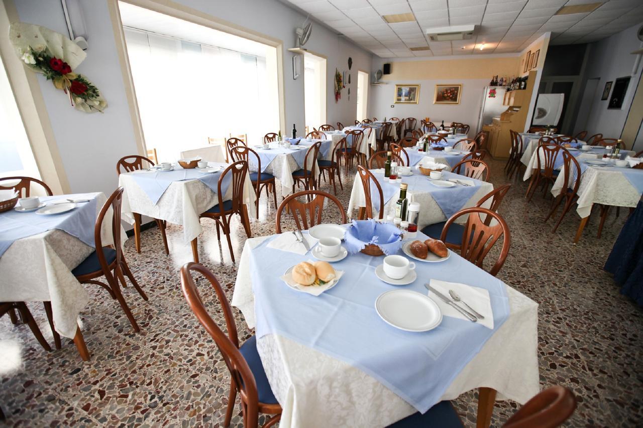 Hotel Latini Rimini Extérieur photo
