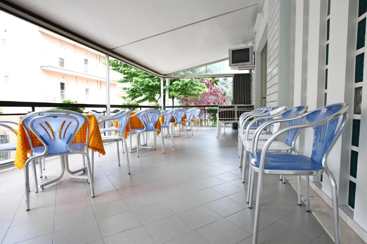 Hotel Latini Rimini Extérieur photo
