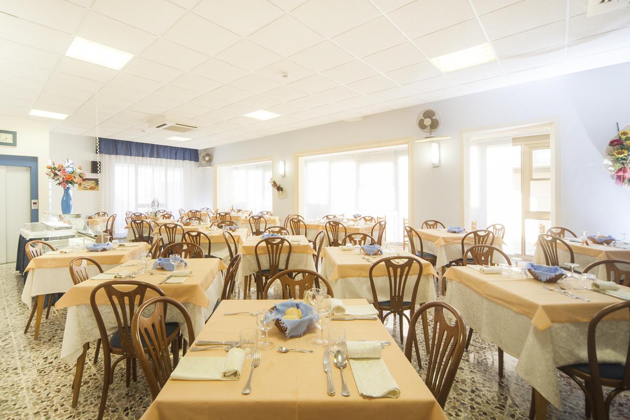 Hotel Latini Rimini Extérieur photo