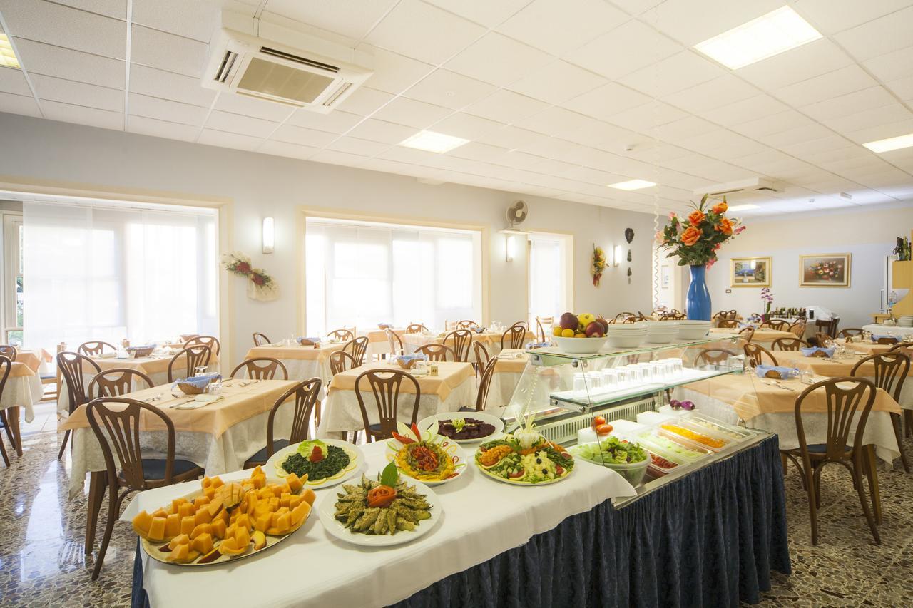 Hotel Latini Rimini Extérieur photo