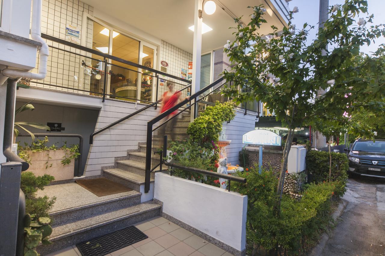 Hotel Latini Rimini Extérieur photo