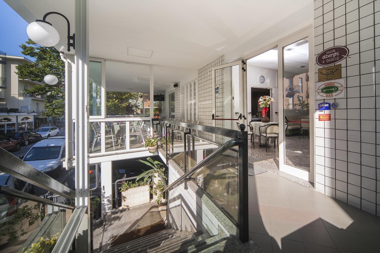 Hotel Latini Rimini Extérieur photo