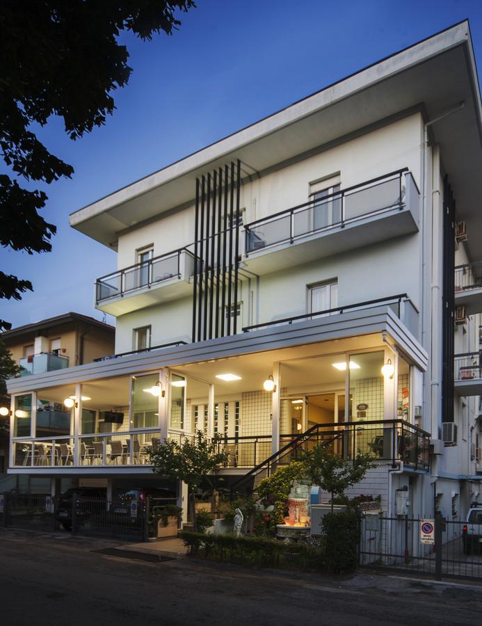 Hotel Latini Rimini Extérieur photo
